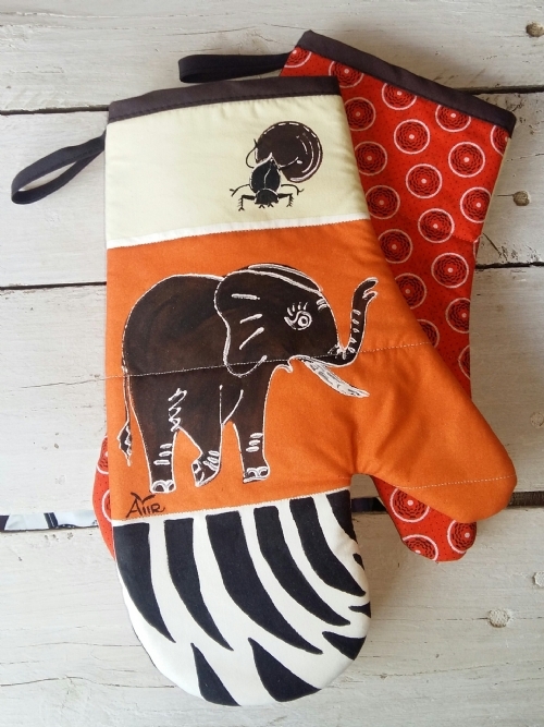 Oven Gloves Elephant & Dung Beetle