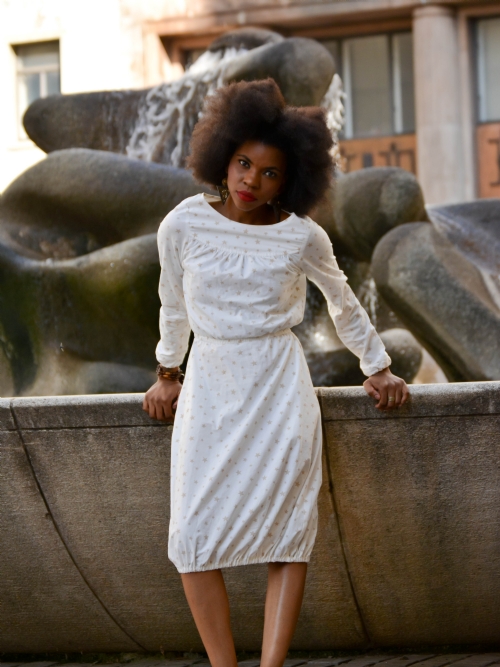 Long Sleeved Dress With Elastic Hem - White/Fawn Stars