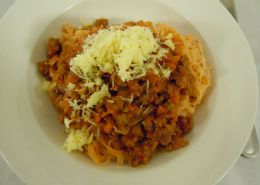 Bolognaise Pasta served with rice pasta
